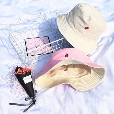 Cotton bucket hat fisherman hats for men and women with strawberry embroidery and wide brim sunshade